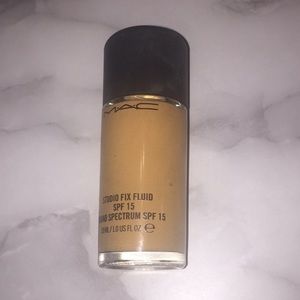 MAC Studio Fix Fluid SPF 15 Foundation